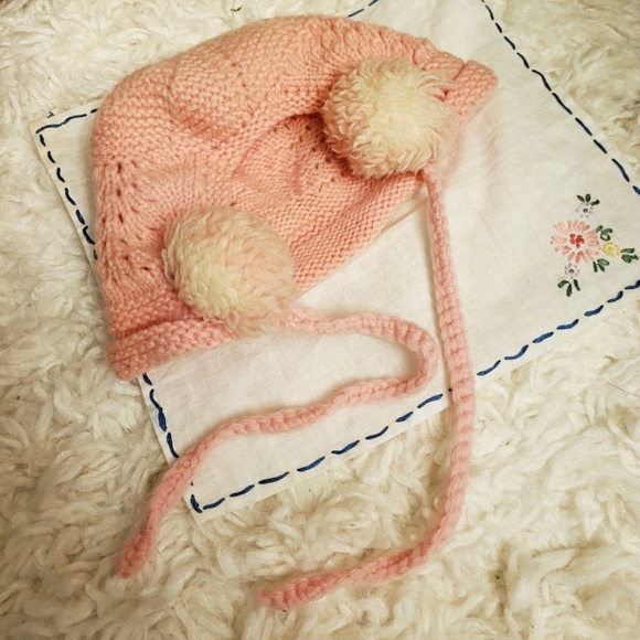 Vintage handknit crochet blush peachy pink baby bonnet - Picture 2 of 5